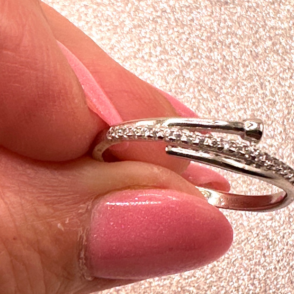 Elegant Sterling Silver Ring decorated with CZ - Picture 6 of 6